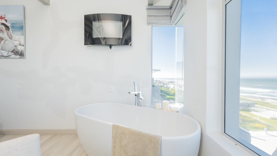 6 Bedroom Property for Sale in Struisbaai Western Cape